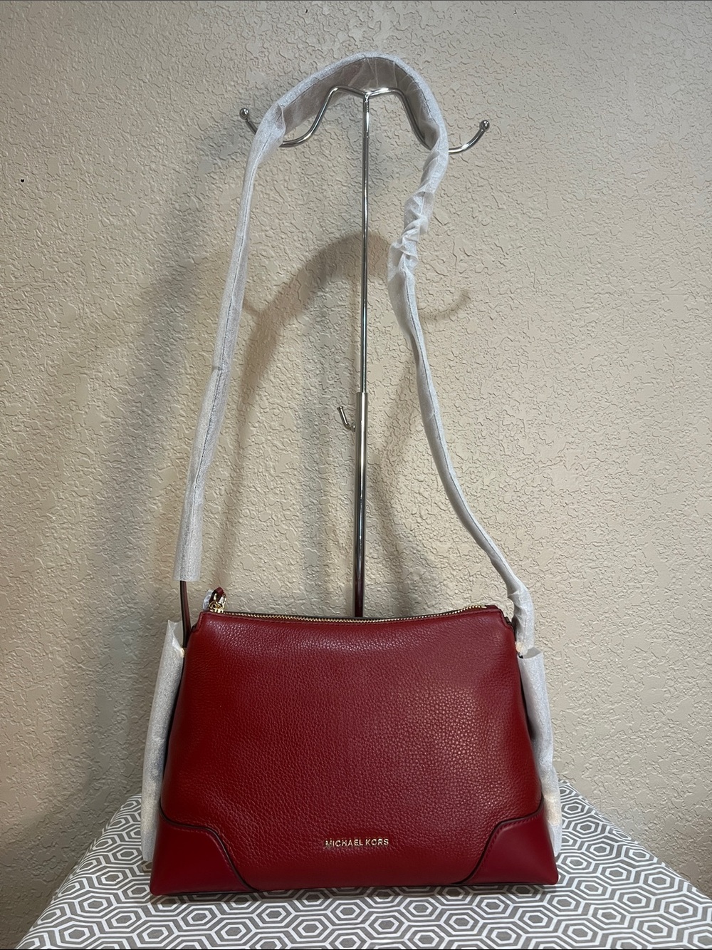 Michael Kors crossbody Brandy colored(red) Md messenger Pebbled Leather
